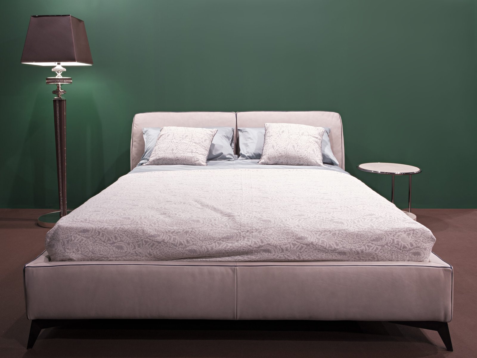 Bed (without mattress)